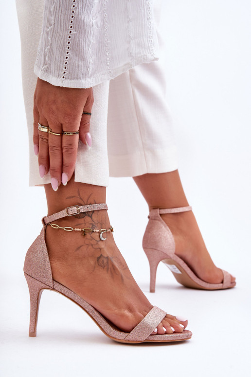 Blizgantys kulniukai ant Stiletto Pink Gold Gedna