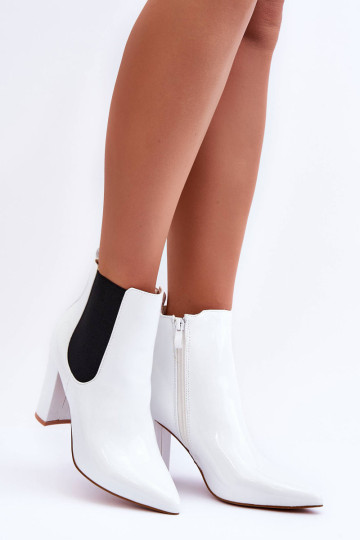 Lakuoti batai ant kulno Balta Evita 2