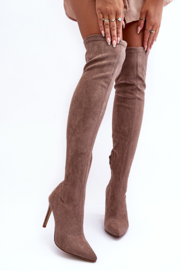 Moteriški zomšiniai batai ant kulno smėlio spalvos Calfi