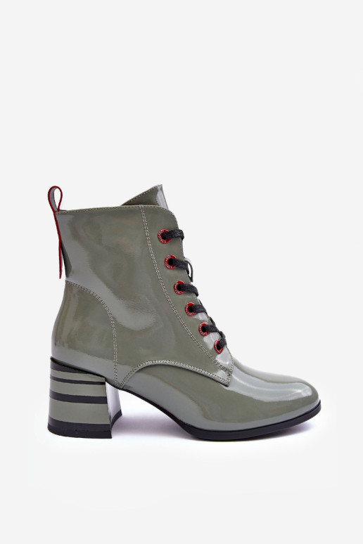 Lakuoti suvarstomi batai ant kulno MR870-15...