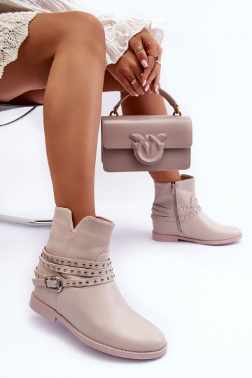 Moteriški dekoruoti batai ant plokščio kulno smėlio... 2