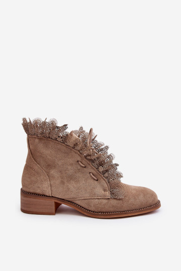 Moteriški zomšiniai batai ant plokščio kulno smėlio spalvos Klemovia