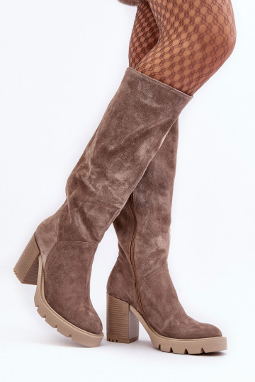 Moteriški zomšiniai batai ant kulno Tamsiai smėlio spalvos Lewski 3371