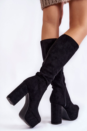 Juodi Nevira zomšiniai batai su dideliais kulnais ir platforma