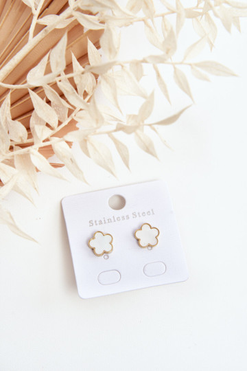 Subtilūs baltos ir auksinės spalvos gėlių auskarai