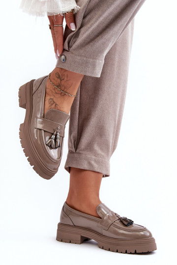 Lakinės odos batukai su kutais, tamsiai smėlio spalvos Velenase