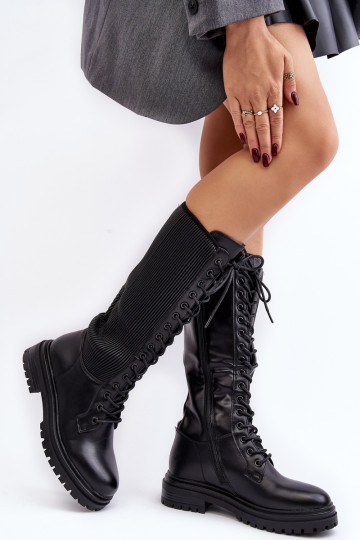 Suvarstomi batai virš kelių Juodi Idandrou