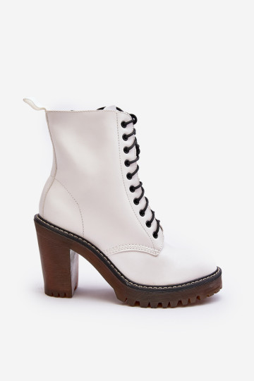 Suvarstomi moteriški batai, balta Arove