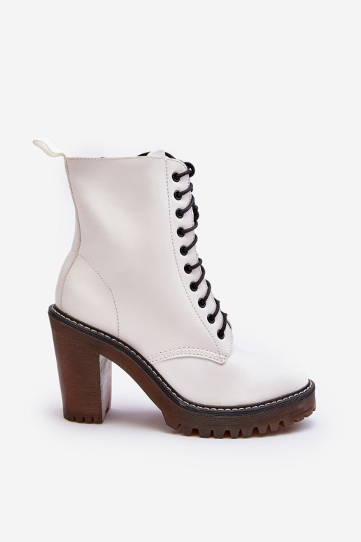 Suvarstomi moteriški batai, balta Arove