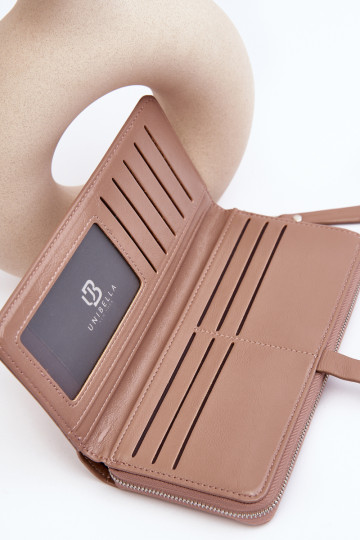 Moteriška lakuota piniginė su magnetu smėlio spalvos balta