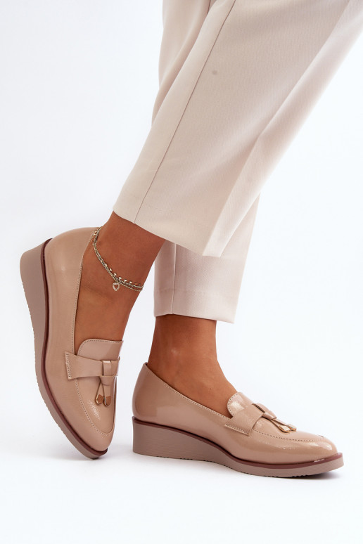 Moteriški lakinės odos batai su smėliniu milireto dekoru