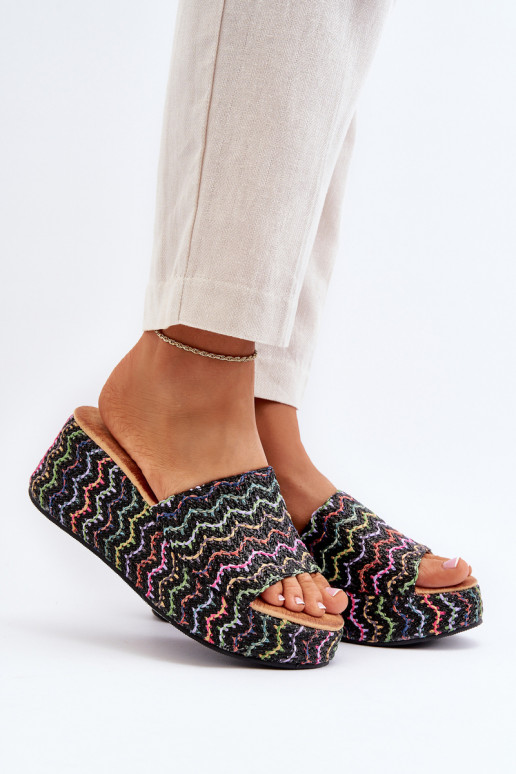 Moteriškos juodos Vanarila pleištinės šlepetės