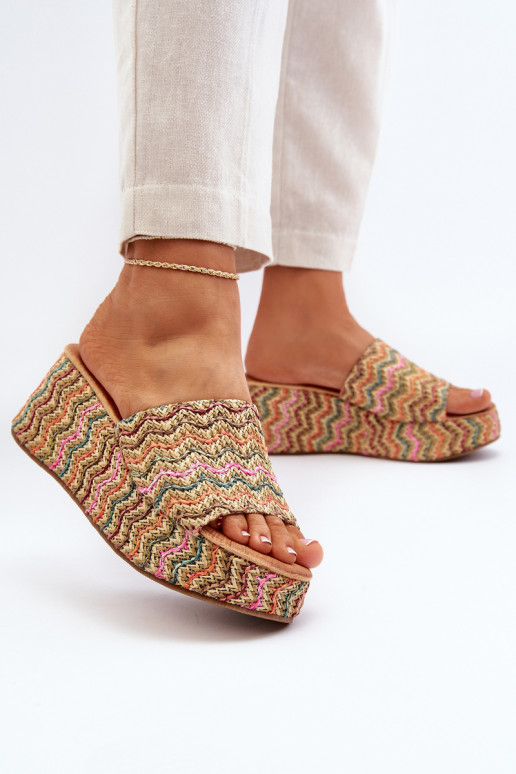 Moteriškos smėlio spalvos Vanarila pleištinės šlepetės