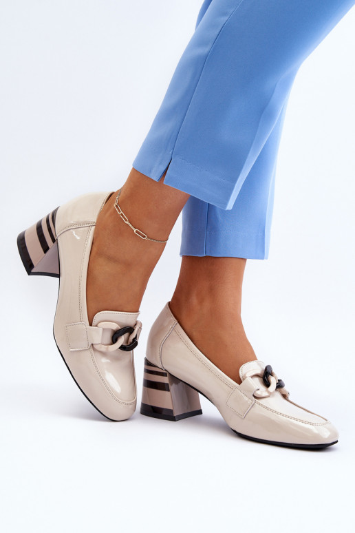 Lakinės odos siurbliai su grandine, Beige Paliotte