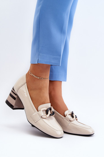 Lakinės odos siurbliai su grandine, Beige Paliotte