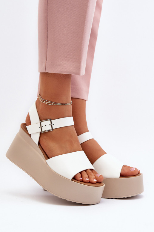 Moteriški sandalai su pleištiniais baltais Geferia