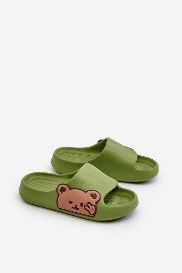 Lengvi putplasčio šlepetės su meškiuku, žalias reljefas