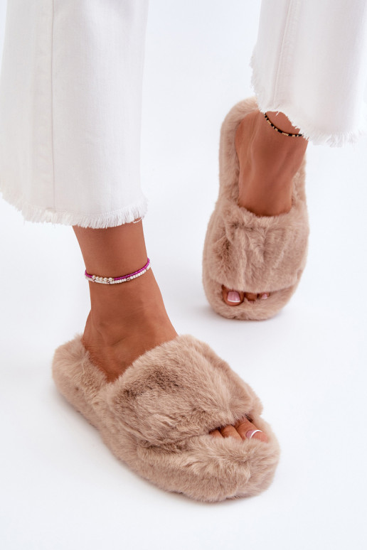 Moteriškos smėlio spalvos kailio šlepetės Stepia