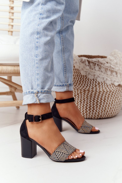 Sandalai ant kulno su pinta juostele 3