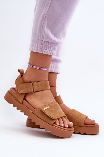 Moteriški zomšiniai sandalai ant Big Star platformos NN274705 Brown