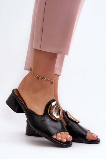 Elegantiškos moteriškos žemakulnės šlepetės su aukso puošmena Juoda Uzimila