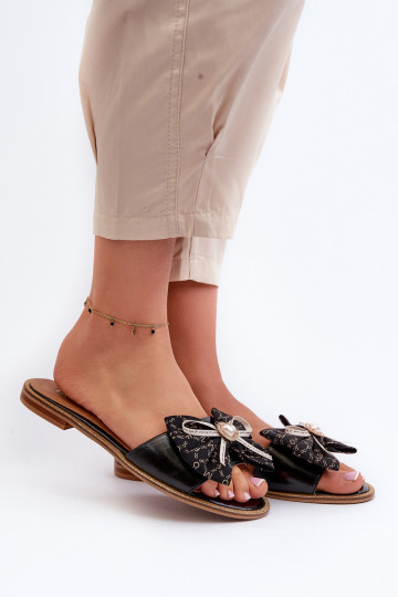 Moteriškos plokščios odinės šlepetės su lankeliu Laura Messi 2791 juoda