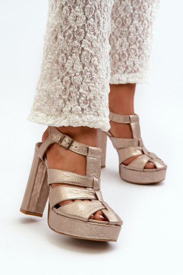 Moteriški sandalai ant aukšto kulno Odiniai Maciejka 06050-25 auksiniai