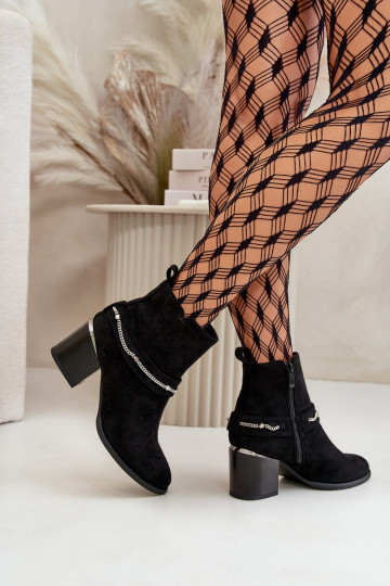 Izoliuoti moteriški kulkšnies batai ant aukšto kulno su grandinėle, Eco Suede juoda, Hanalen