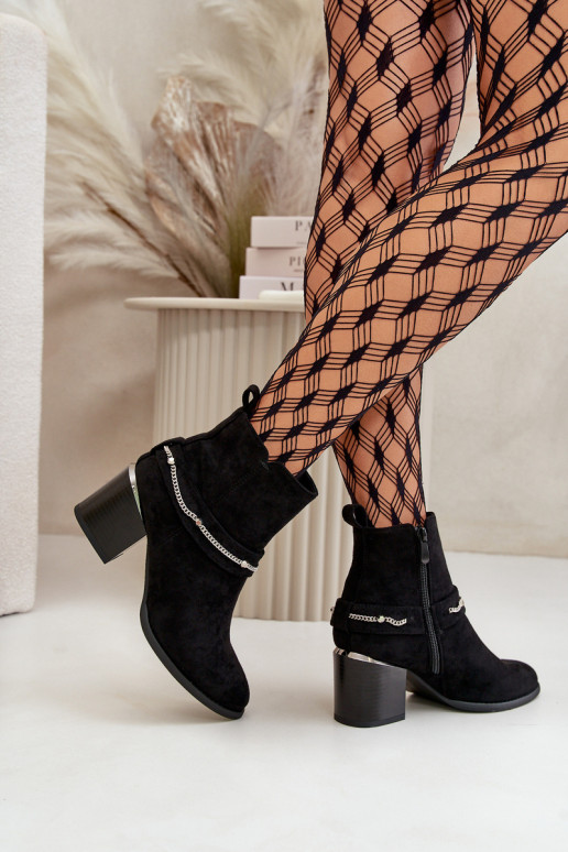 Izoliuoti moteriški kulkšnies batai ant aukšto kulno su grandinėle, Eco Suede juoda, Hanalen