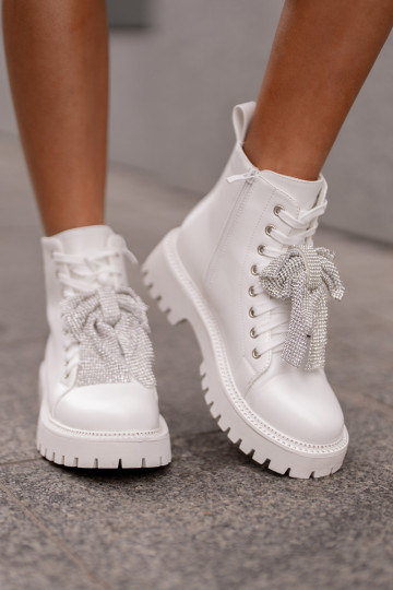 Moteriški batai su lankeliu, balta Ocenttia 2