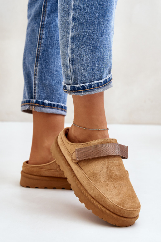 Moteriškos šlepetės su kailiu pamušalu ant Camel Azida platformos