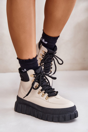 Moteriški izoliuoti batai ant smėlio spalvos Jelenia platformos