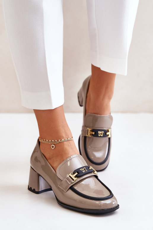 Lakuoti moteriški batai ant aukšto kulno su puošmena Artiker 55C1054 smėlio spalvos