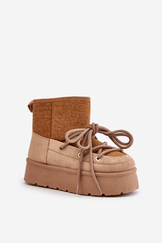 Rudi Mavora sniego batai, suvarstomi ant platformos