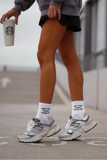 Moteriškos kojinės su užrašu Hotter Than Your Ex, baltos