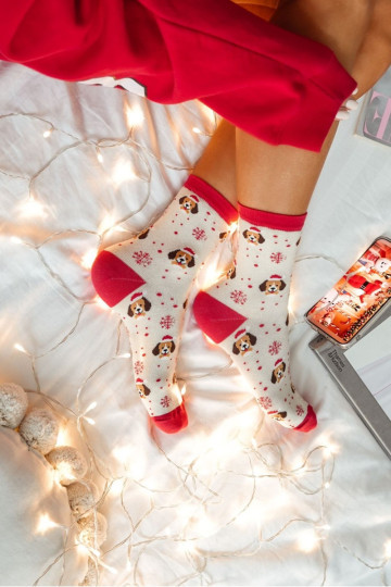 Kalėdinės moteriškos kojinės šunys su Kalėdų Senelio kepure, smėlio spalvos