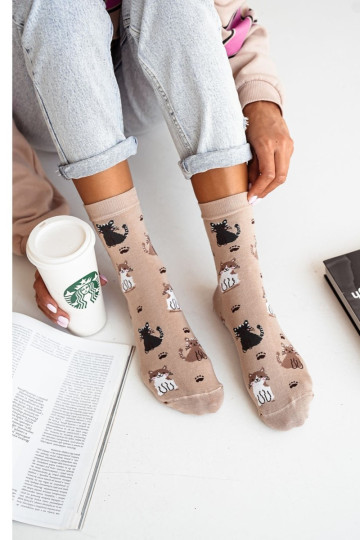 Moteriškos medvilninės kojinės su kačių raštais, smėlio spalvos