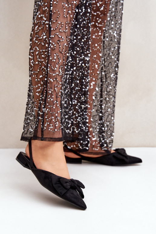 Balerinos su smailiais pirštais ir lankeliu Black Lotiara