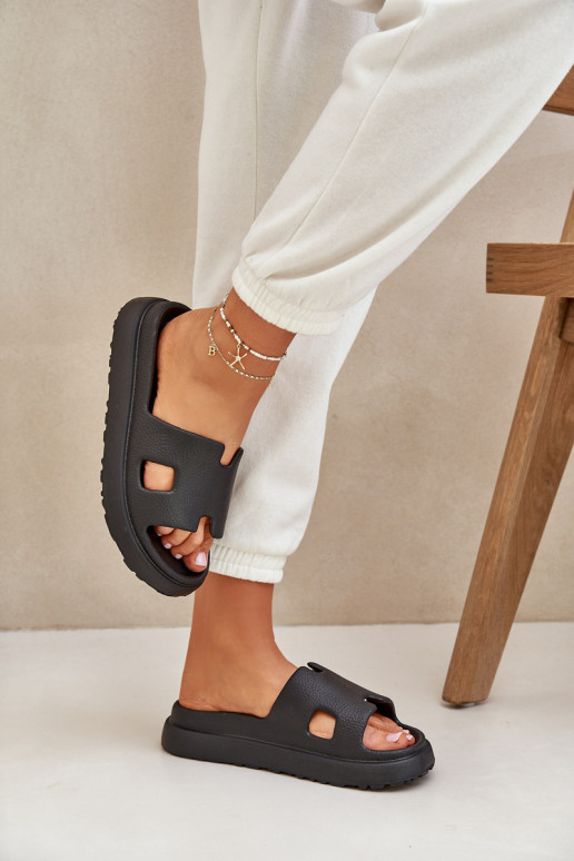 Neladith juodos putplasčio šlepetės su išpjovomis