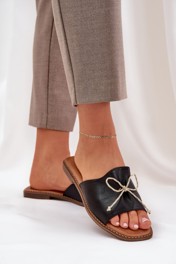 Plokščiapadžiai šlepetės su dekoratyviniu lankeliu juodu Deonelis