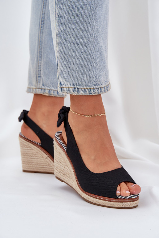 Juodi Nanalis pinti sandalai su pleištais