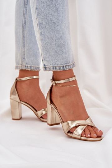 Sandalai su blokiniais kulnais, pagaminti iš ekologinės odos auksinės spalvos Lanaria