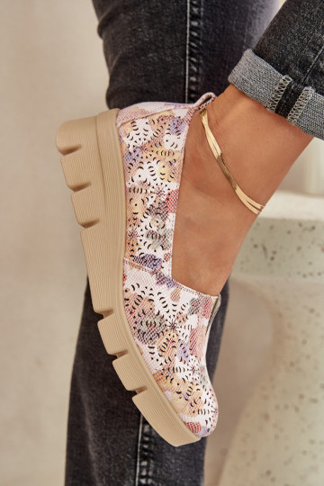 Moteriški ažūrinio rašto pleištiniai batai Daugiaspalviai Lisvia