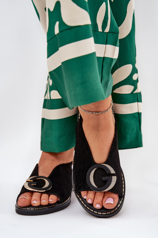 Plokšti sandalai su juodais halionais