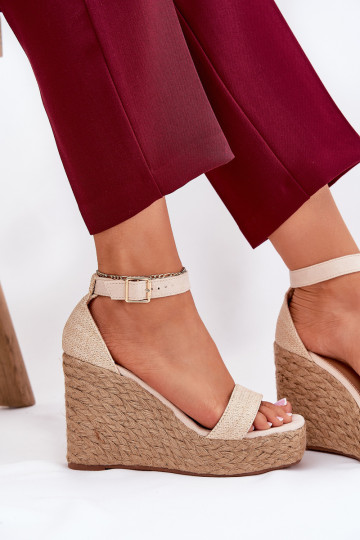 Moteriški sandalai su pleištiniais smėlio spalvos pynėmis Adelio