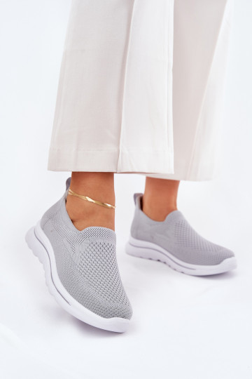 Moteriški sportbačiai iš pilkos spalvos Adiora