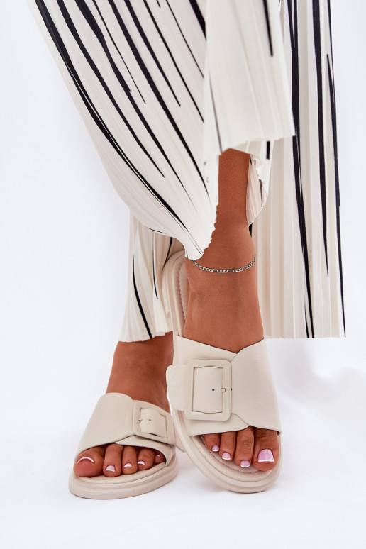 Moteriškos odinės šlepetės su sagtimi D&A SJ2302-01 smėlio spalvos