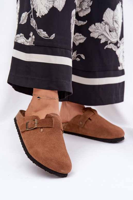 Moteriškos zomšinės klumpės su didele žvaigždine sagtimi RR274A387 ruda