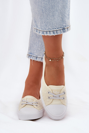 Sportbačiai Moteriški sportbačiai su siuvinėjimu Lee Cooper LCW-25-31-3445L Beige