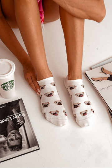 Moteriškos medvilninės kojinės su mopsų raštu ekru spalvos